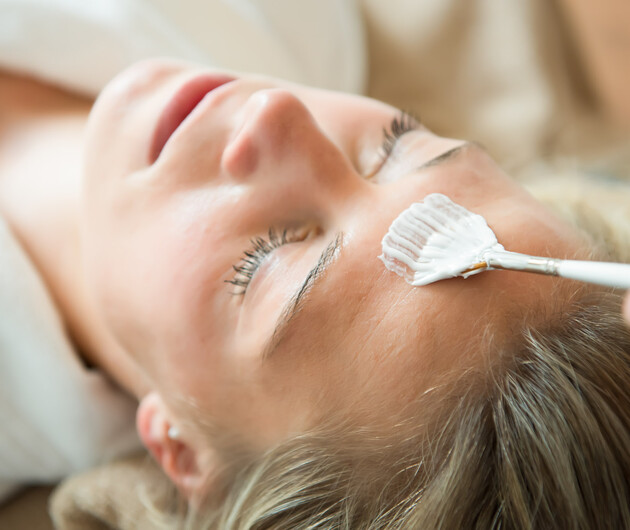 Gesichtsmaske im Wellnessurlaub im Salzburger Land